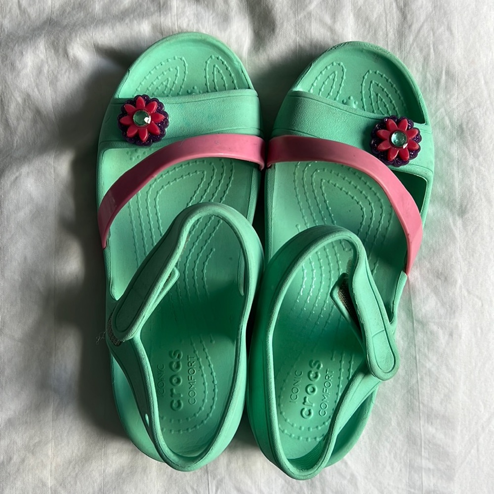 Iconic Comfort Crocs size 1 girls